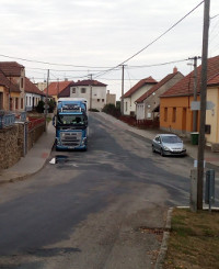 Nebezpečně zaparkovaný kamion